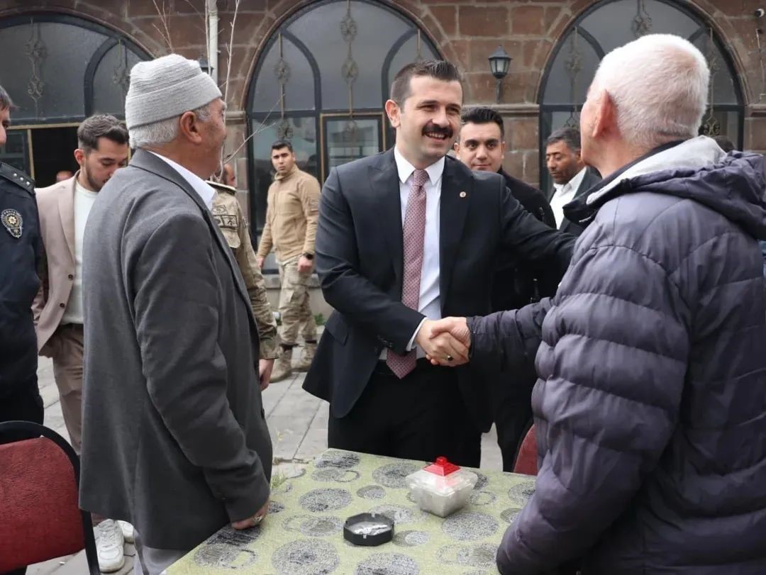 Tutak İlçe Kaymakamı Coşkun, muhtarlarla buluştu