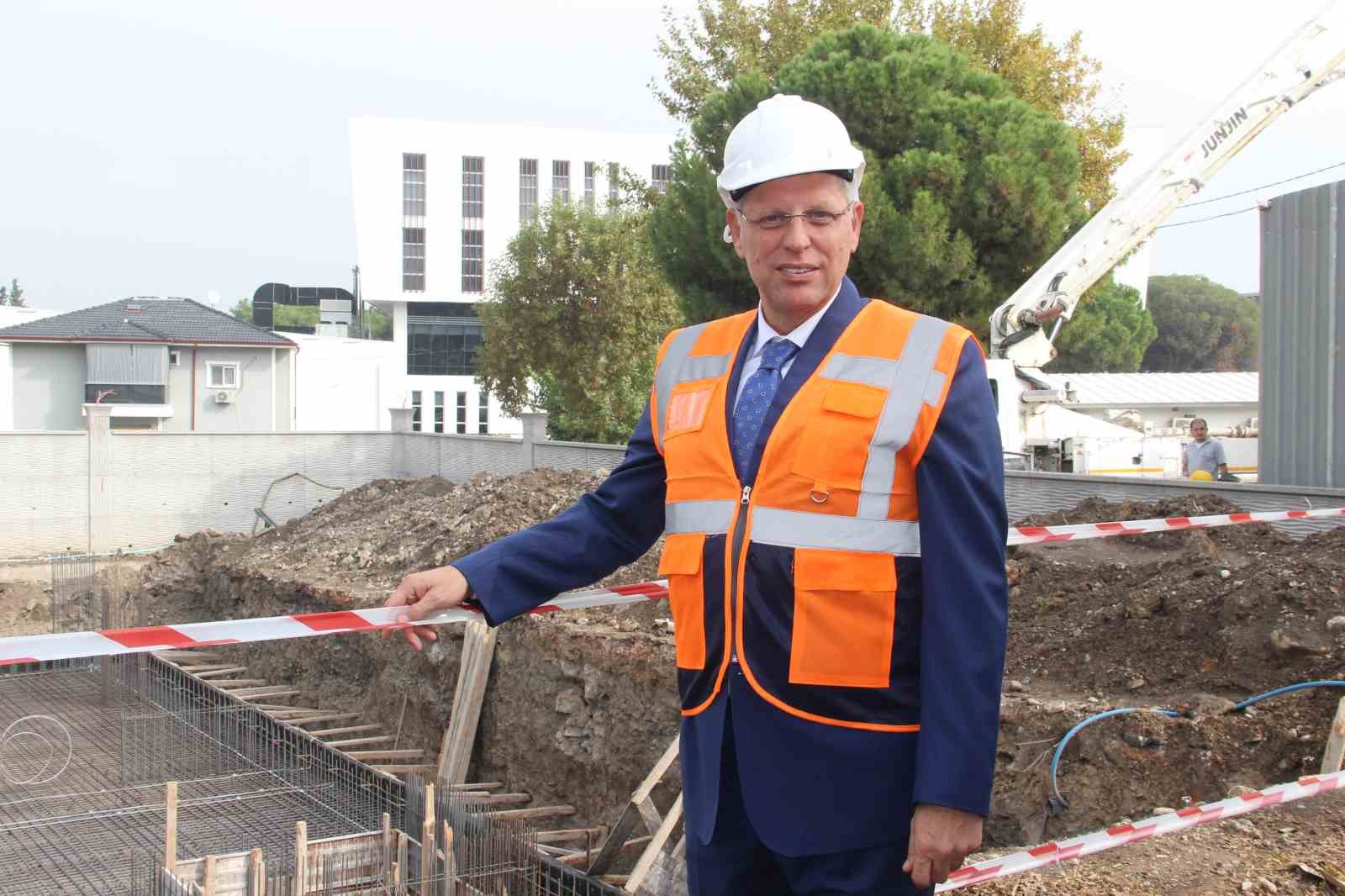 Asırlık borsa, yeni yüzyılın binasının temelini dualarla attı