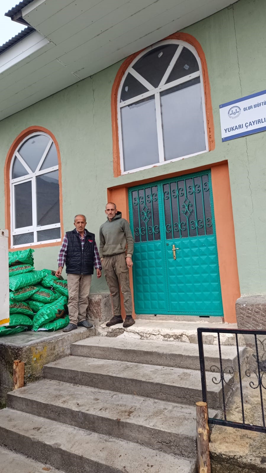 Olur Belediyesi&rsquo;nden camilere kışlık k&ouml;m&uuml;r desteği
