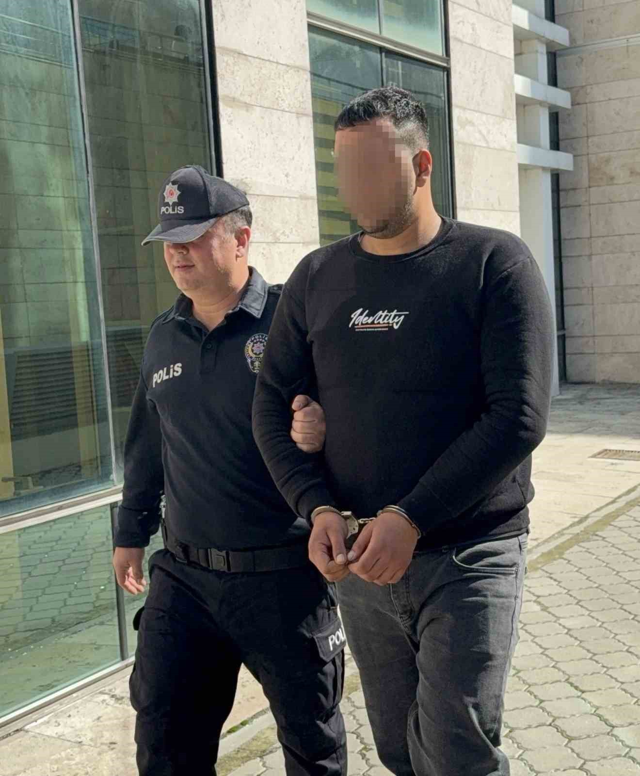 Cezaevinden izinli çıkıp bir kişiyi bıçakladı