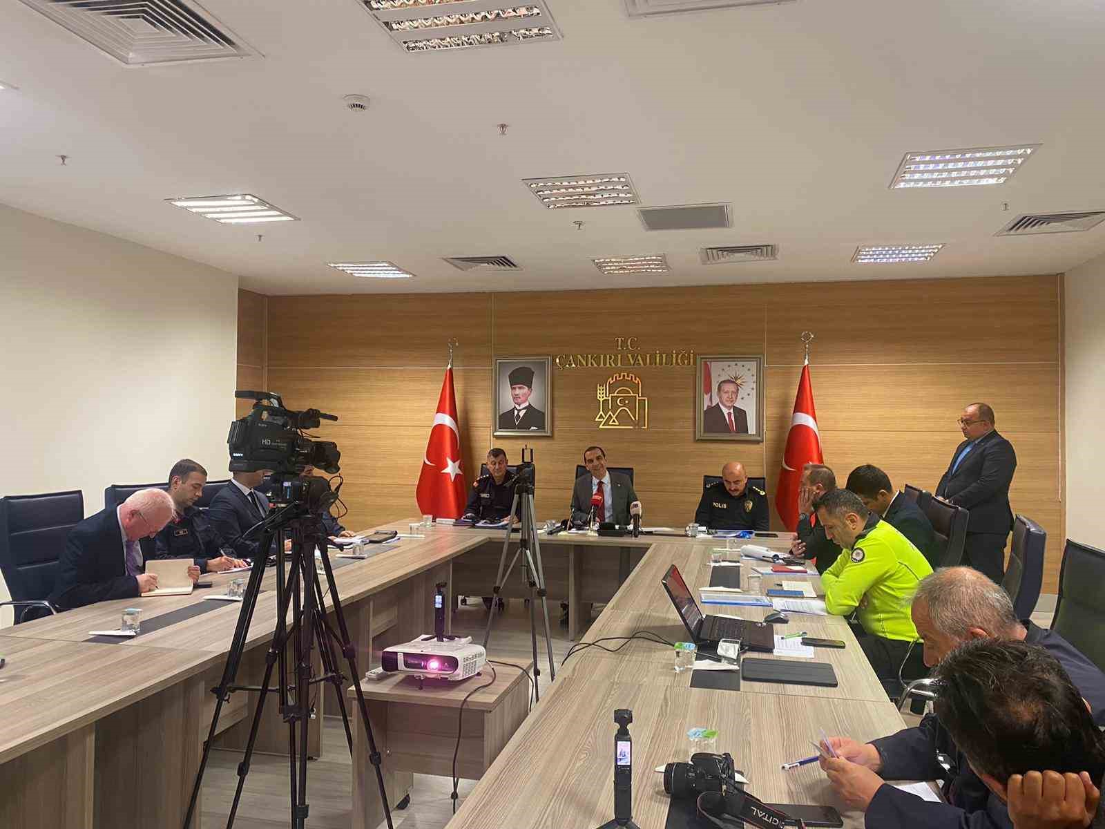 &Ccedil;ankırı Valisi Taşolar: "Saat 22.00&rsquo;den sonra alkol satışını engellemek adına ekiplerimiz denetimlerini arttırdılar"
