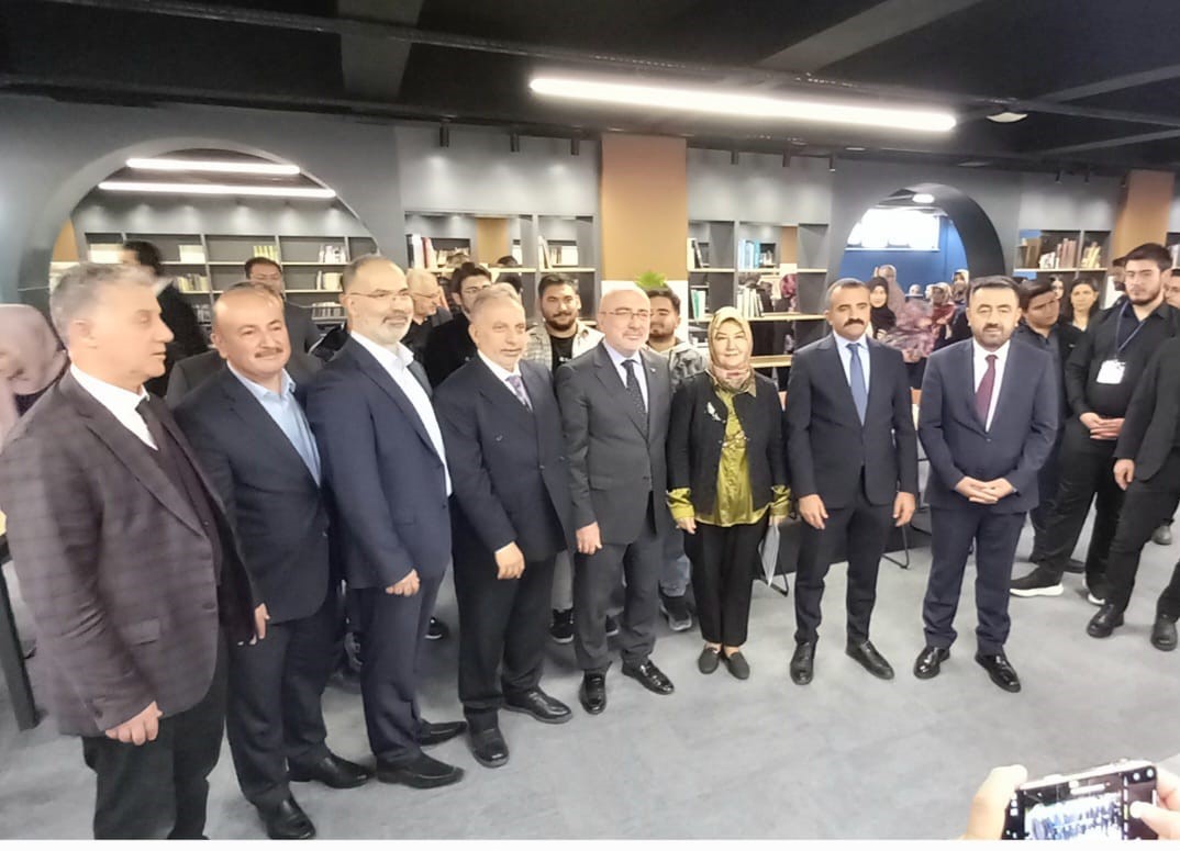 KAY&Uuml; Develi Seyrani Kamp&uuml;s&uuml; İslami İlimler Fak&uuml;ltesi&rsquo;ne hayırseverden k&uuml;t&uuml;phane bağışı
