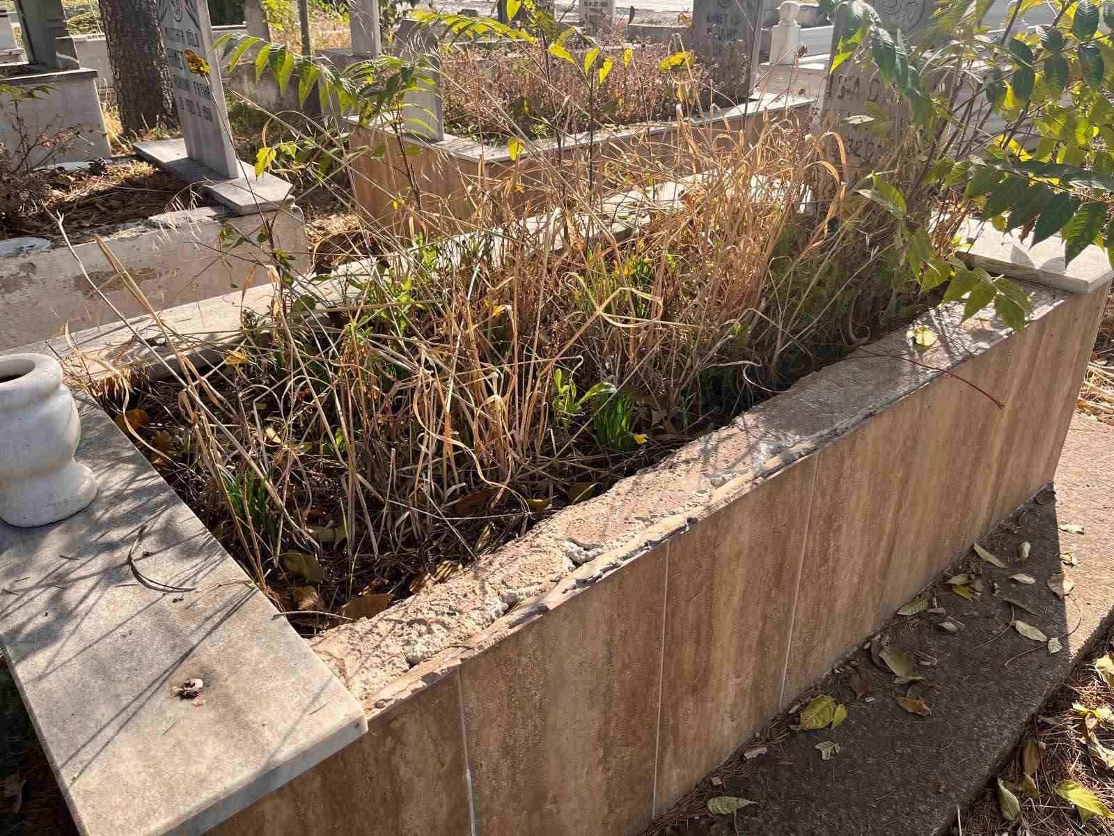 Mezar mermerlerini çalıp evinin bahçesine döşeyen şüpheli yakalandı