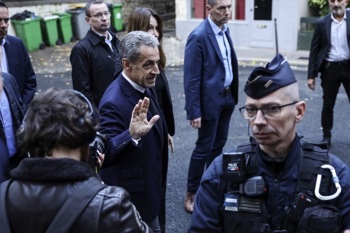 Fransa tarihinde bir ilk: Eski Cumhurbaşkanı Sarkozy hapse girdi