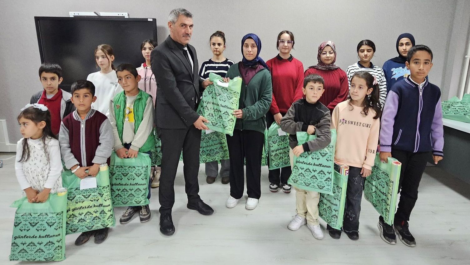 Muradiye’de "Kitap Okuma Yarışması" ödül töreni
