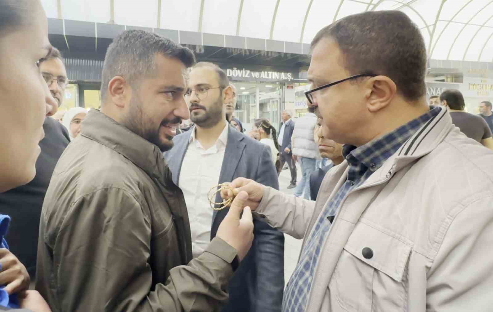 Kadının sahte altın oyunu kapalı &ccedil;arşıda bozuldu
