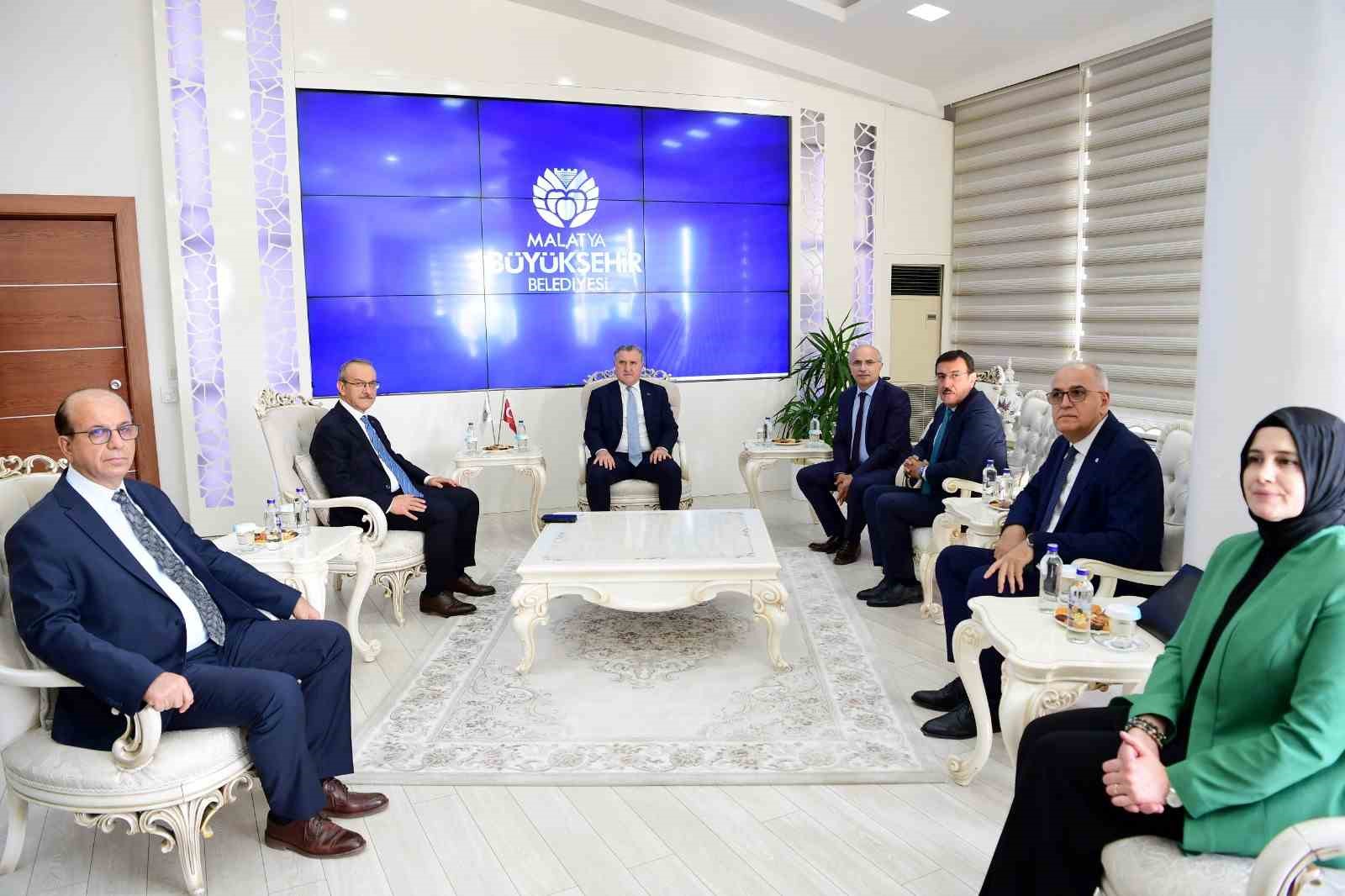 Bakan Bak: "Güzel projeler kazandırıldıkça gençlerimiz faydalanacak, desteklerimiz 2026’da da devam edecek"
