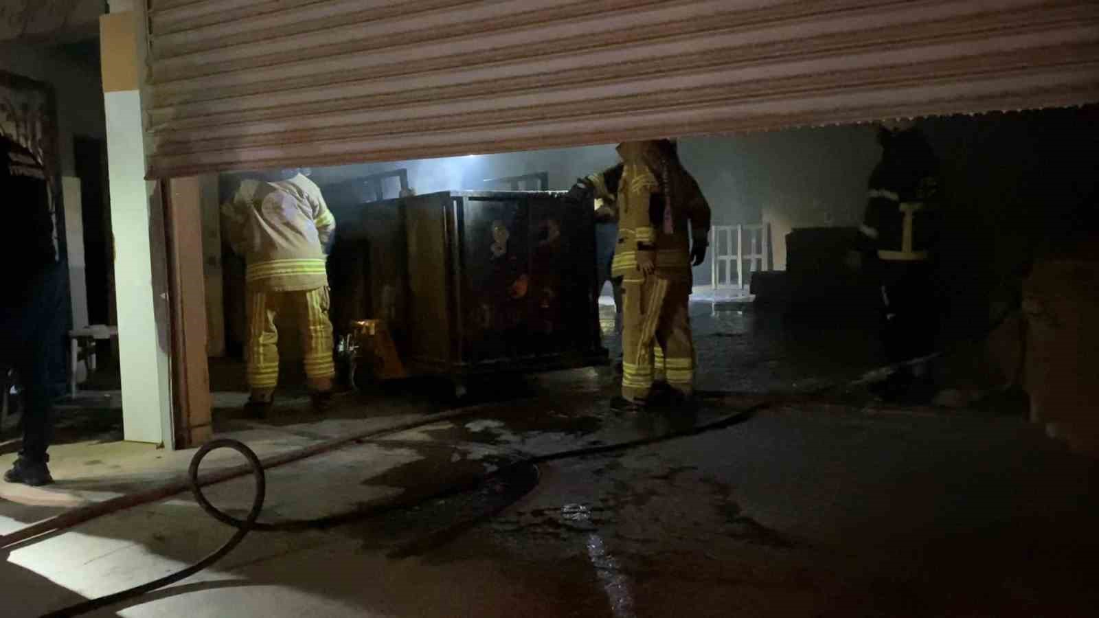 Mobilya imalathanesinde korkutan yangın
