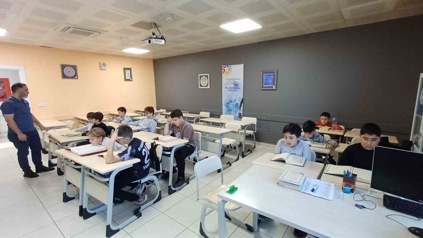 D&uuml;zce&rsquo;de gen&ccedil;lik merkezilerinde eğitimler devam ediyor
