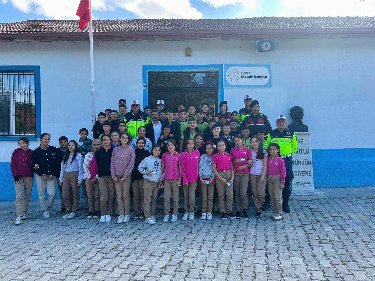 Kütahya’da jandarmadan "Güvenli Okul Güvenli Gelecek" projesi etkinlikleri
