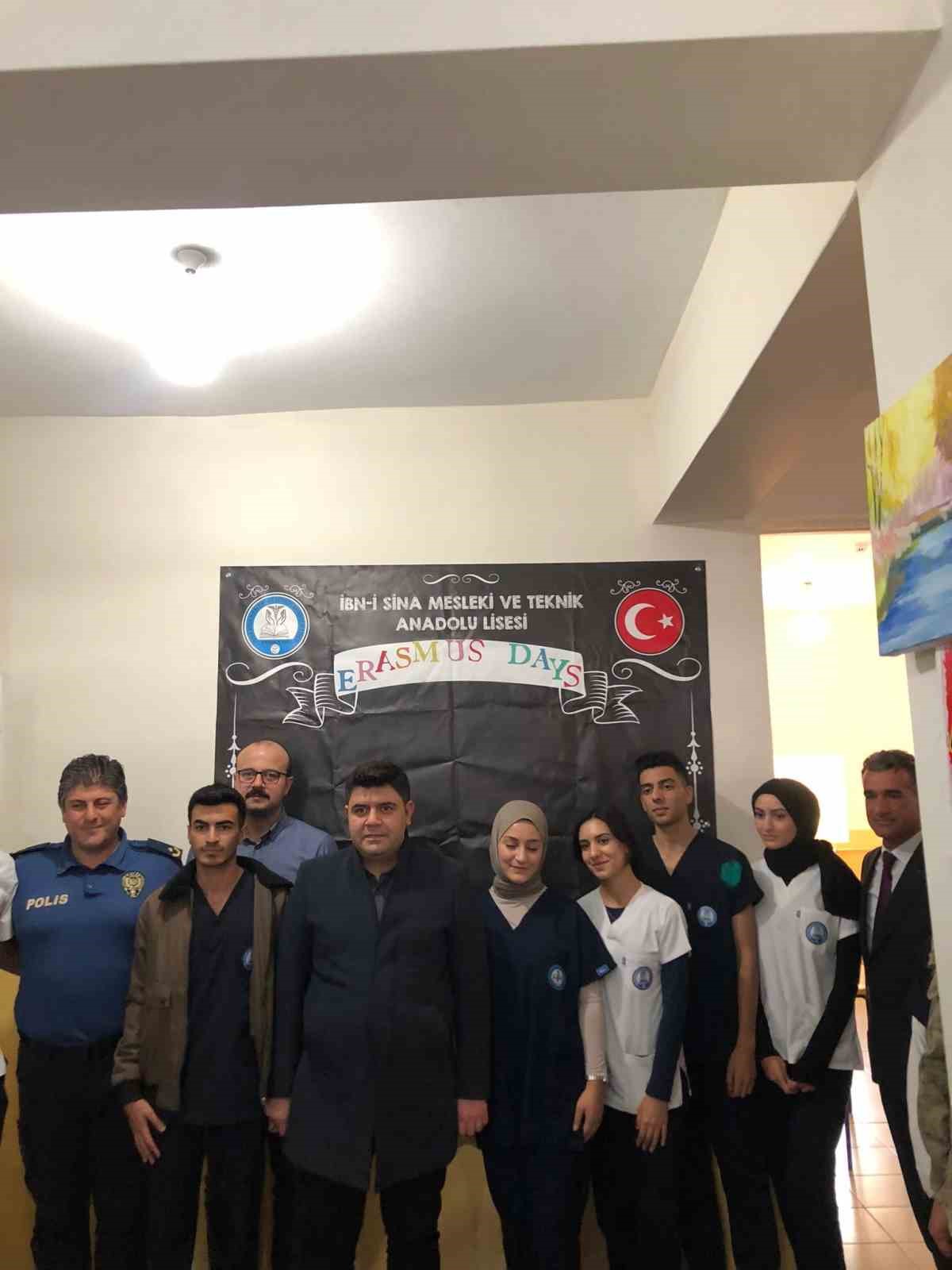 Elazığ’dan 28 öğrenci Avrupa’ya demans stajına gidiyor
