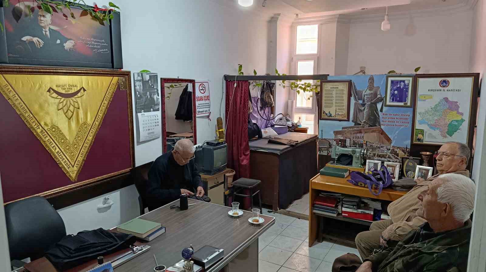 Kırşehir&rsquo;de 38 yılda sadece 1 kalfa yetiştiren terzi: "Ahilik prensiplerinden uzaklaşıldı"
