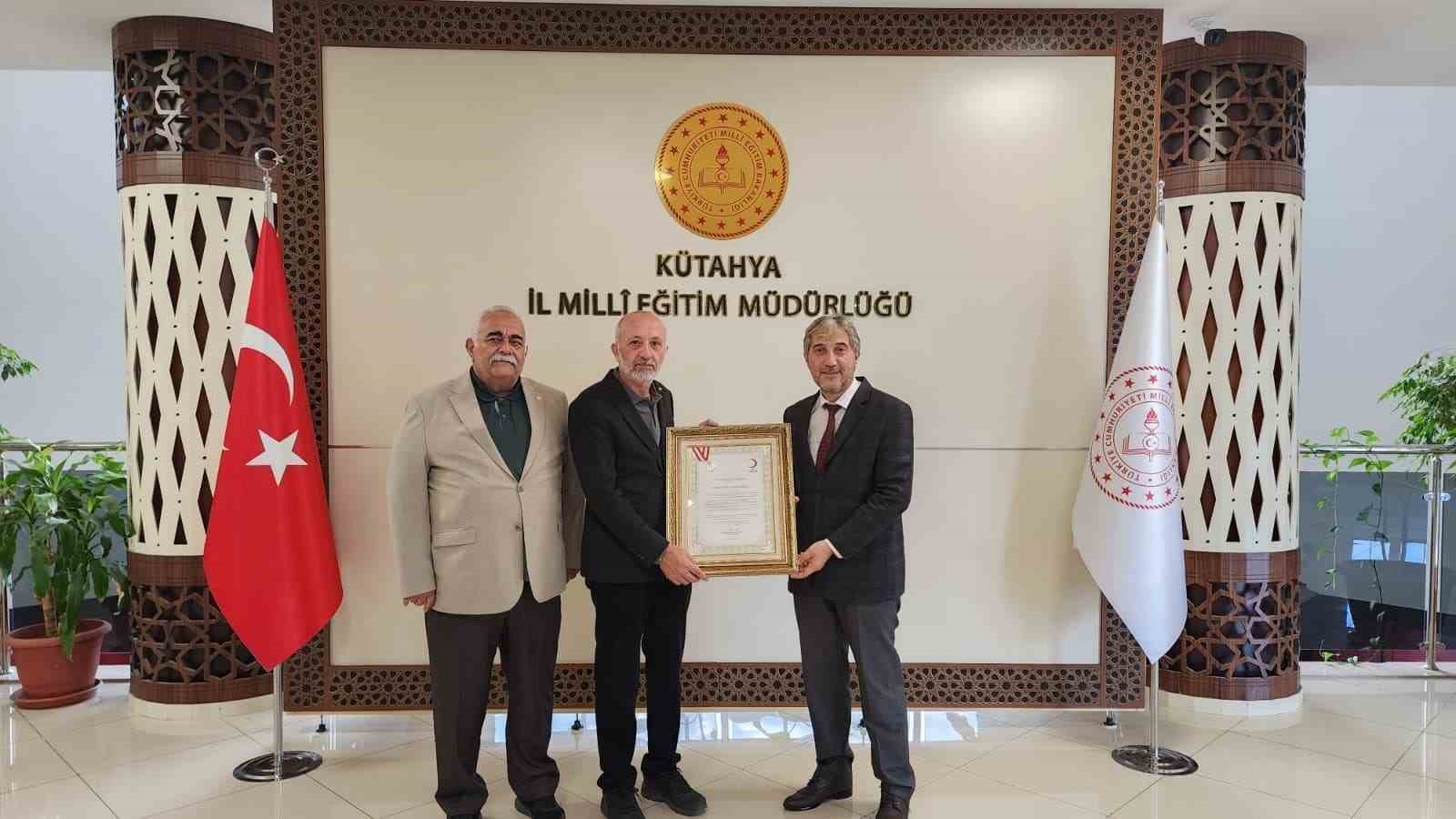 Kütahya İl Milli Eğitim Müdürlüğü’ne Kızılay’dan "Altın Kurumsal Kan Bağışçısı" ödülü