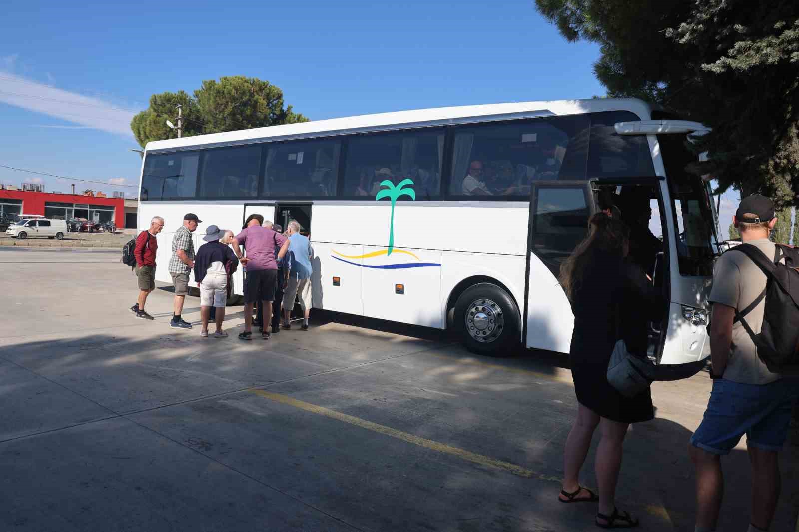 İngiliz ve Alman turistler Kale’nin biber tatarı ve pidesine bayıldı
