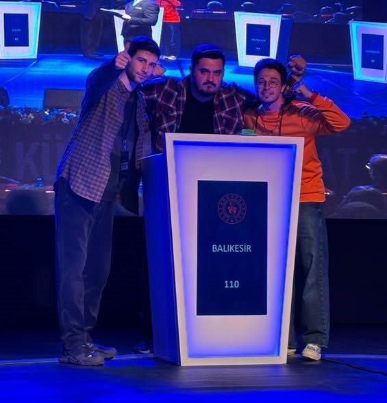 Balıkesirli gen&ccedil;ler bilgi yarışmasında T&uuml;rkiye birincisi
