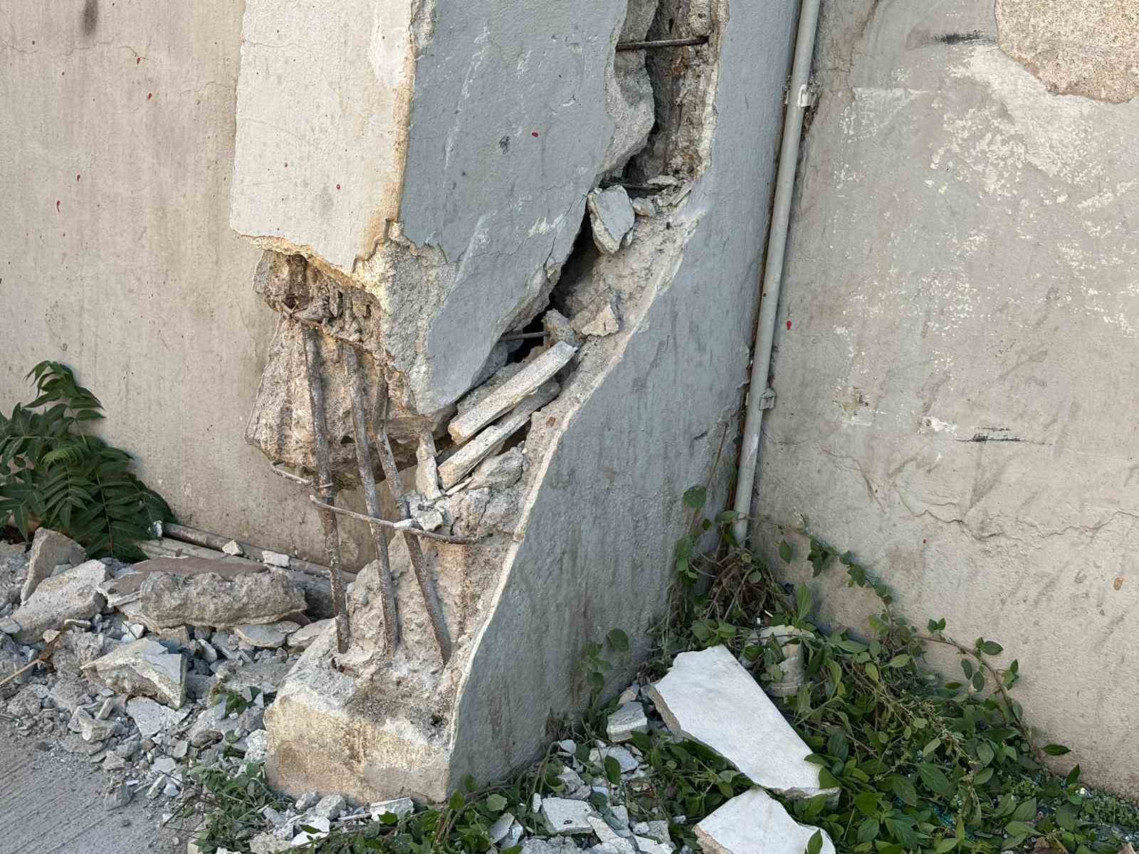 Kocaeli’de freni boşalan otobüs duvara çarptı: 3’ü polis 7 yaralı