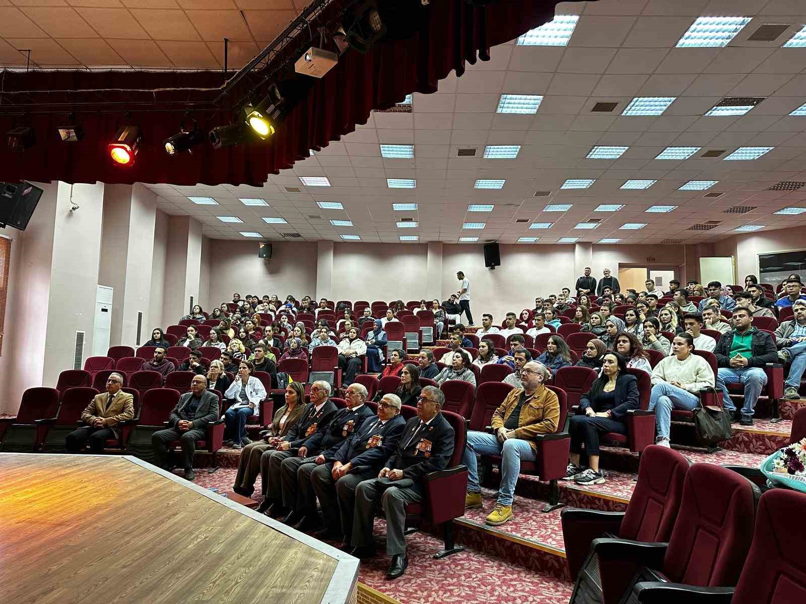 Gaziler, öğrencilerle buluştu