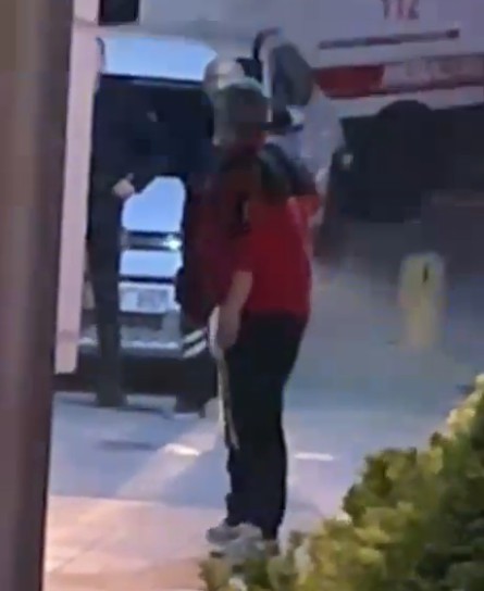 Kastamonu Belediyesi &ouml;n&uuml;nde işten &ccedil;ıkartılan şahıs eylem yapıp kendine zarar verdi
