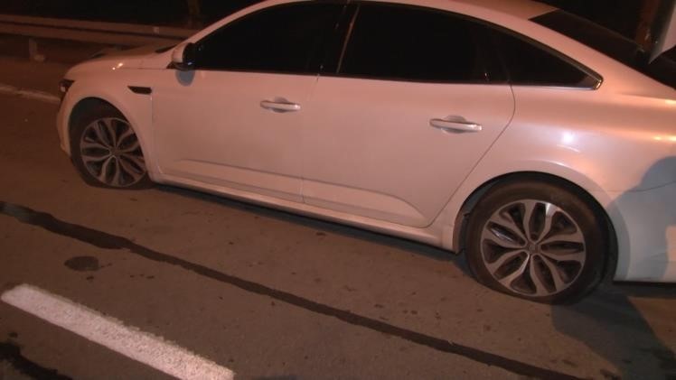 Bayrampaşa&rsquo;da yerinden &ccedil;ıkan genleşme derzi, &ccedil;ok sayıda aracın lastiklerini patlattı
