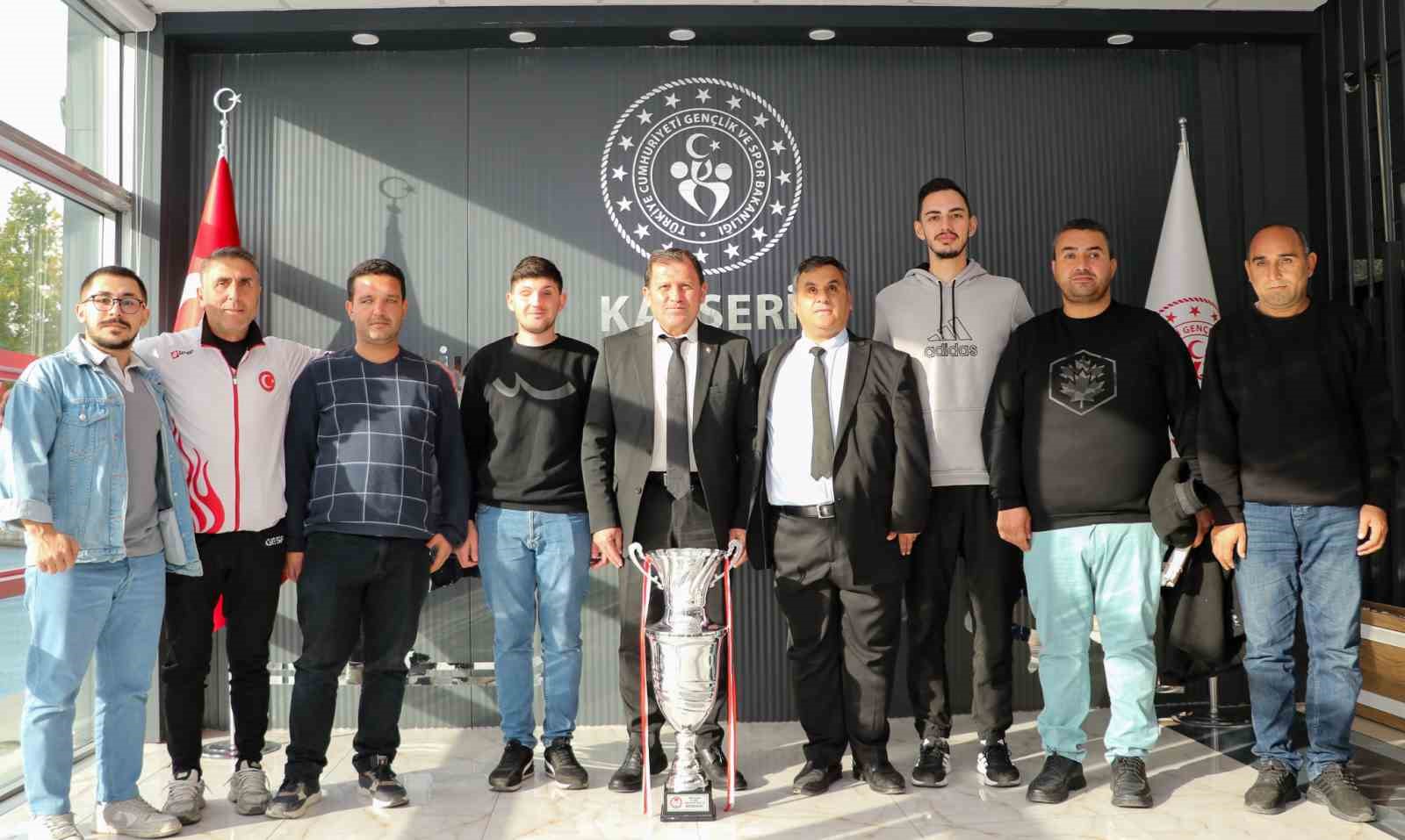 Sesi gören şampiyonlardan Kabakcı’ya ziyaret
