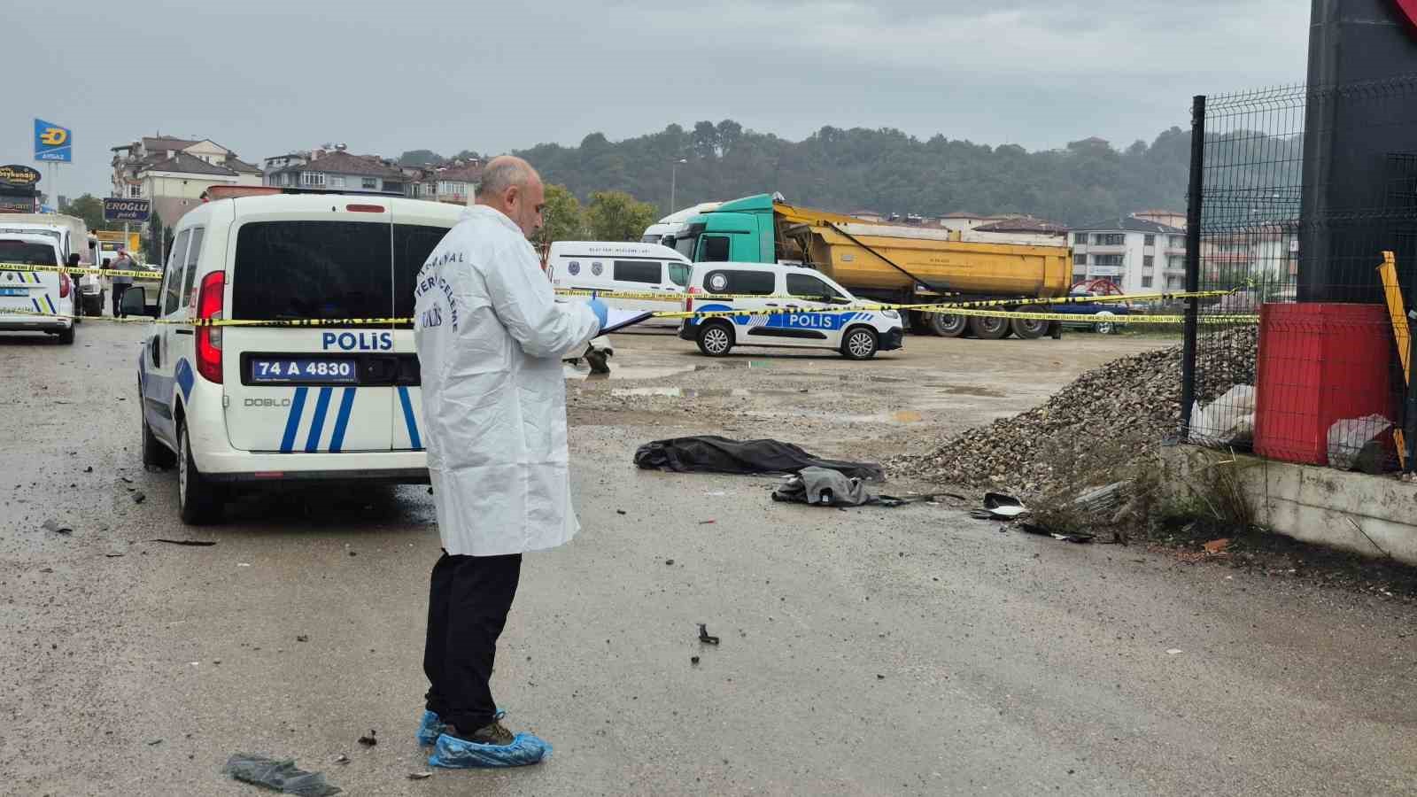 Bartın&rsquo;da feci kaza: 1 &ouml;l&uuml;, 2 yaralı
