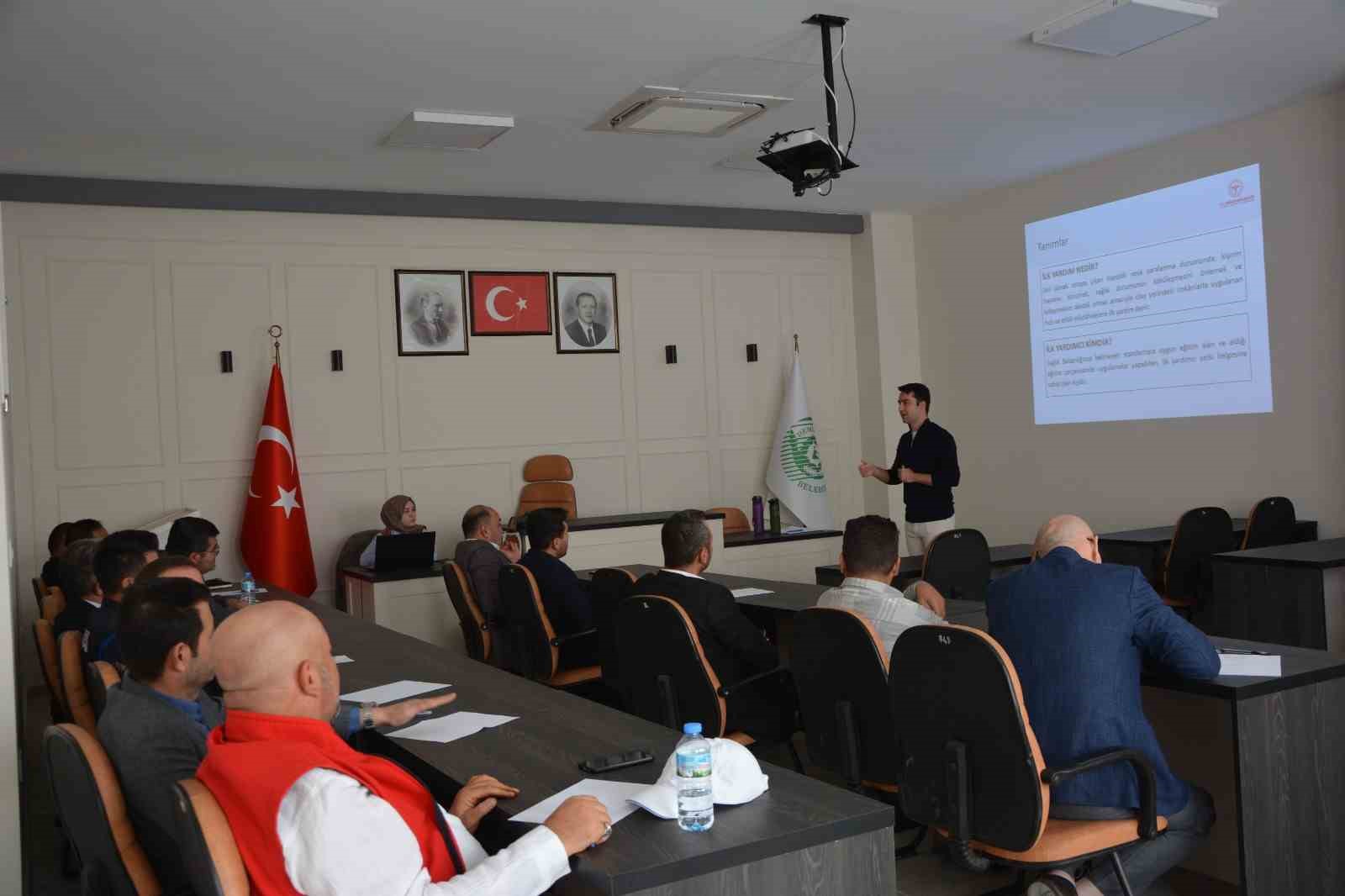 Demirci’de belediye personeline ilk yardım uygulama eğitimi verildi
