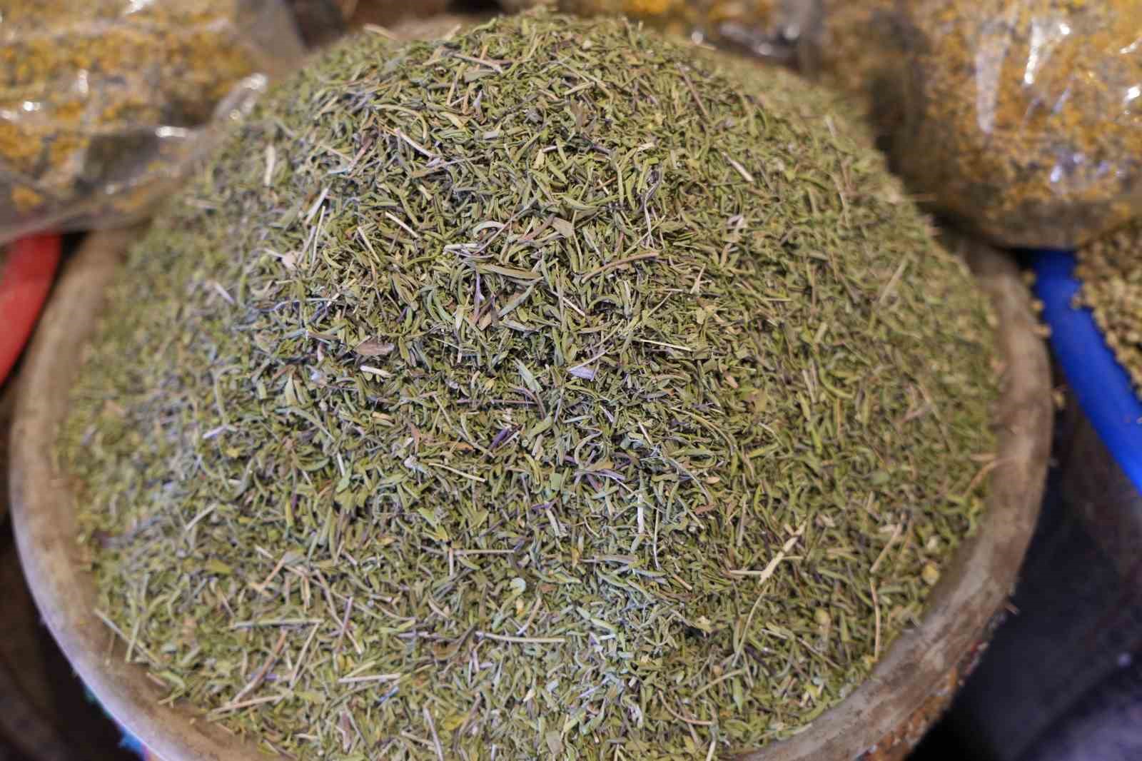 Gaziantep&rsquo;te havaların soğumasıyla vatandaşlar aktarların yolunu tuttu
