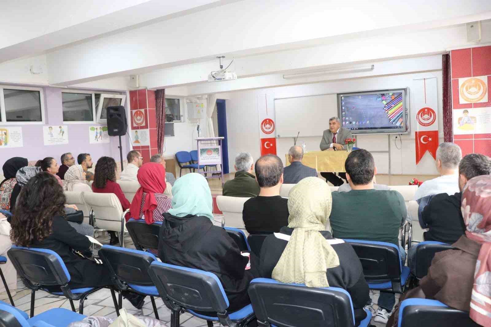 Afyonkarahisar’da ‘Hedef YKS ve LGS’ çalıştayı gerçekleştirildi