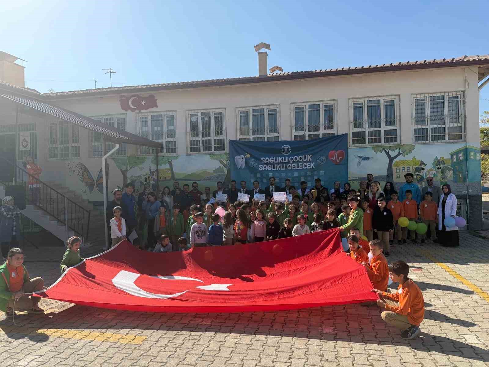 ‘Sağlıklı Çocuk, Sağlıklı Gelecek’ programı renkli görüntüler oluşturdu
