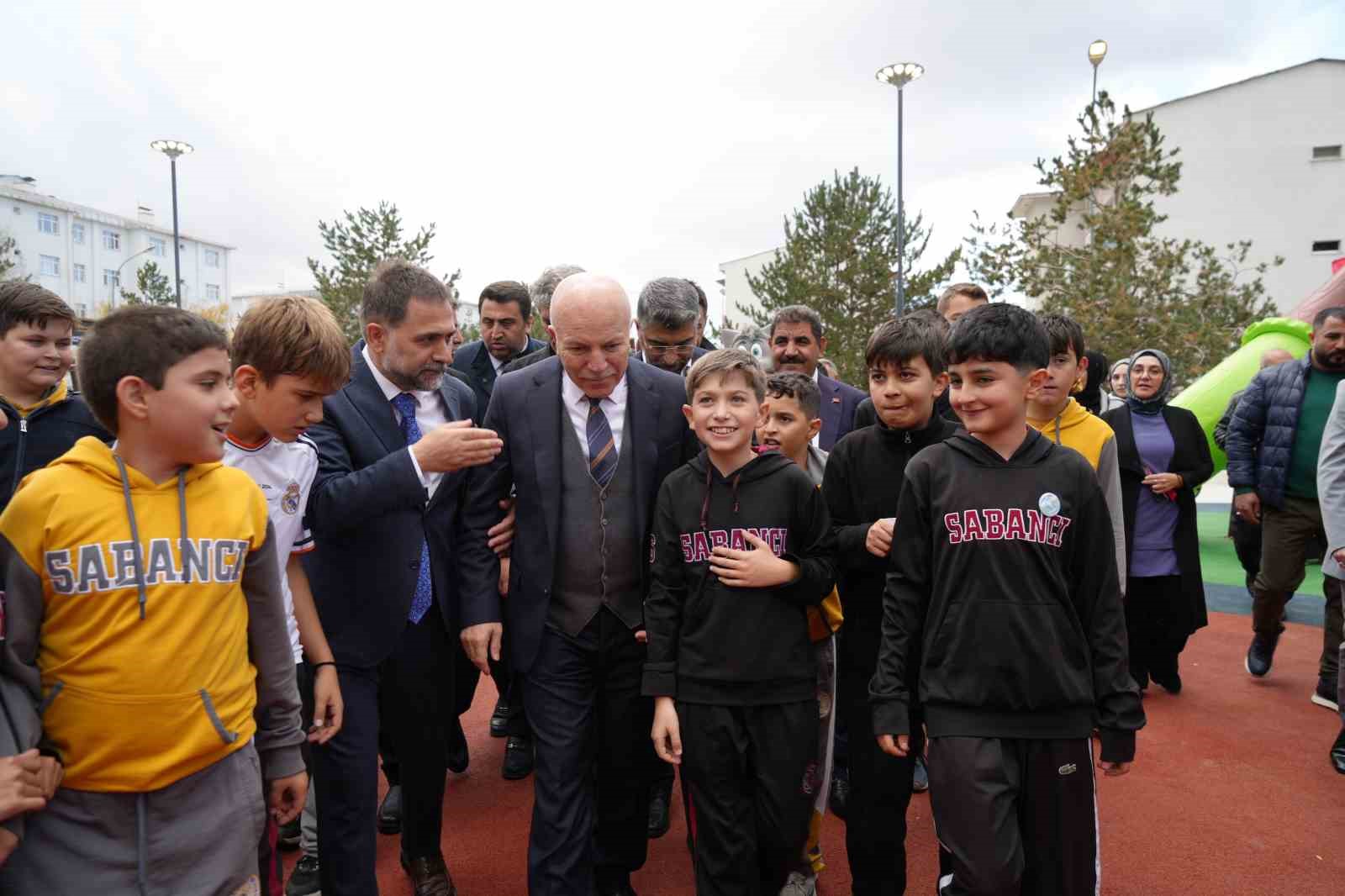 Yakutiye Belediyesi’nden üniversiteye örnek çocuk parkı