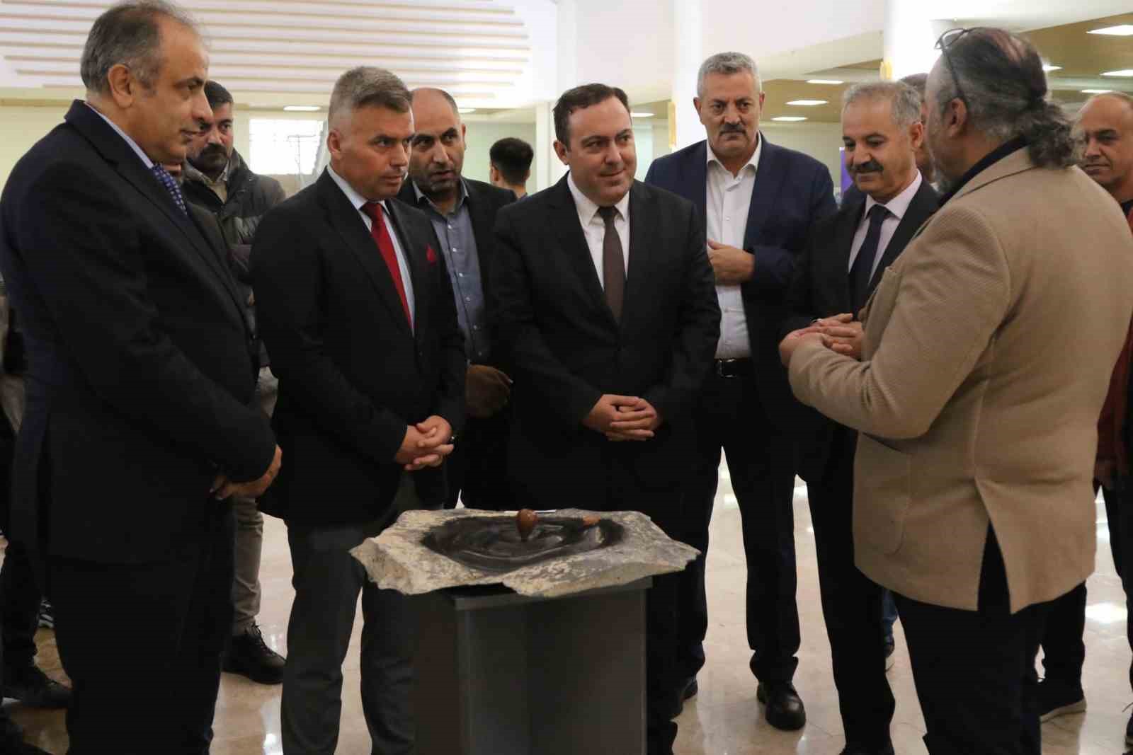 Ağrı’da "Nuh Tufanı" temalı sergi sanatseverlerle buluştu
