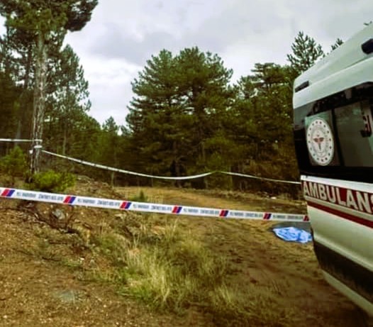 &Ccedil;ıntar toplamak i&ccedil;in gittiği ormanda &ouml;l&uuml; olarak bulundu
