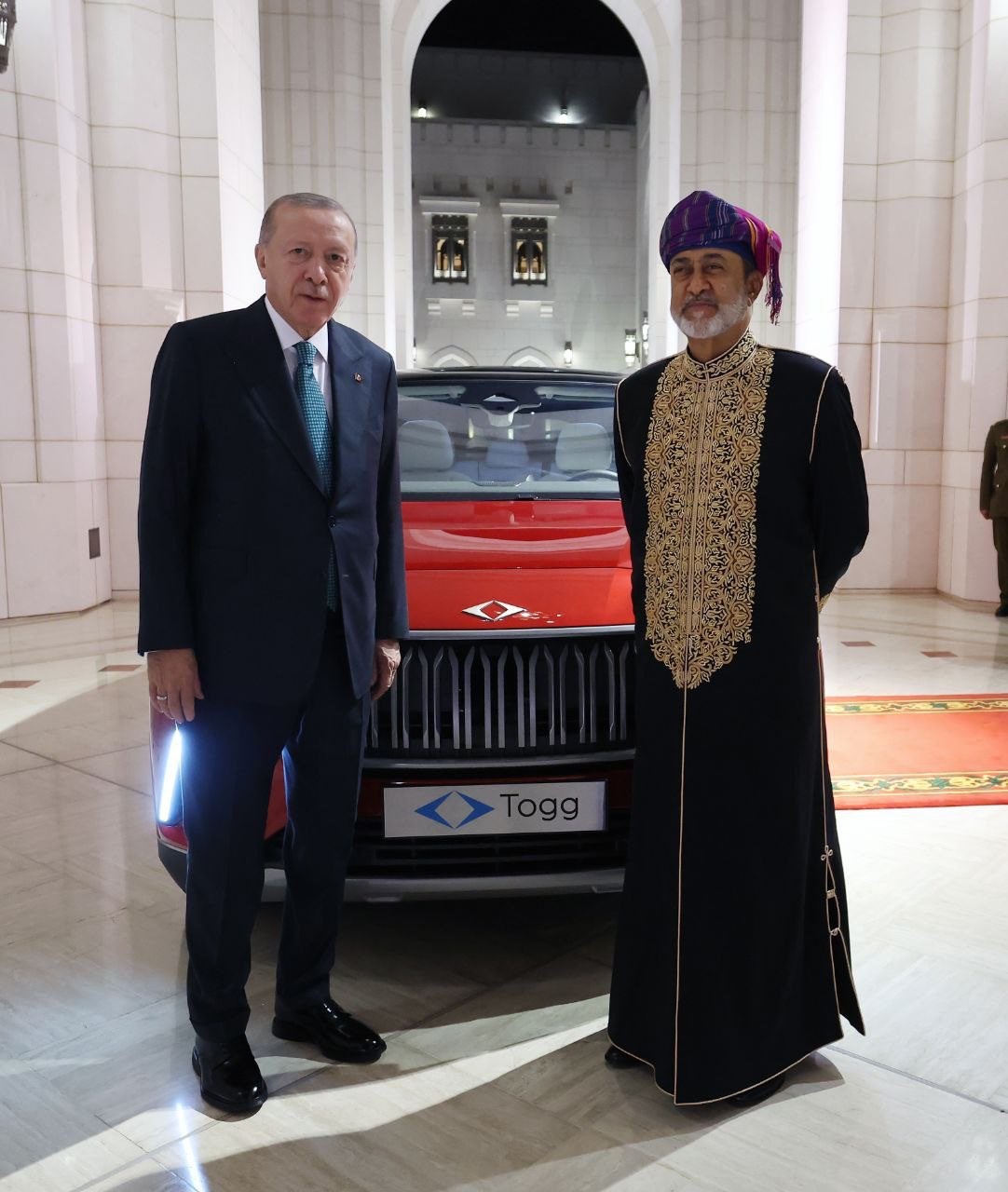 Bakan Kacır: "Anadolu kırmızısı Togg, T&uuml;rkiye-Umman dostluğunun simgelerinden biri oldu"
