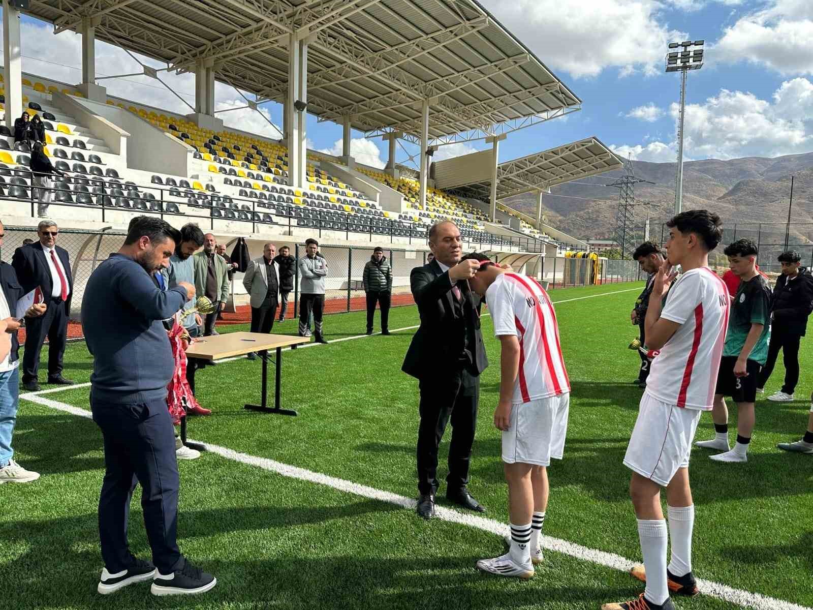 Okul sporlarında heyecan dolu final
