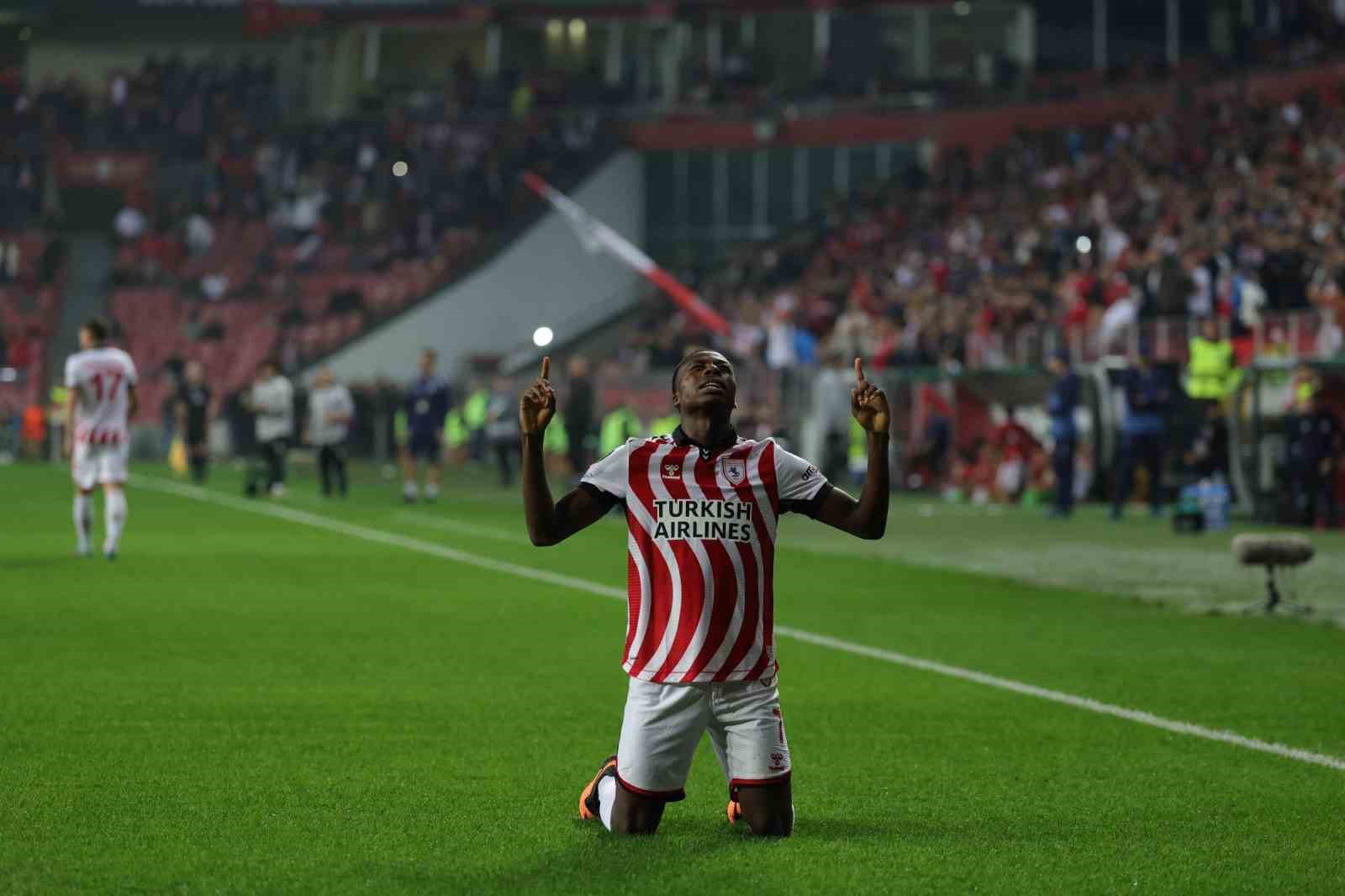 UEFA Konferans Ligi: Samsunspor: 2 - Dinamo Kiev: 0 (İlk yarı)
