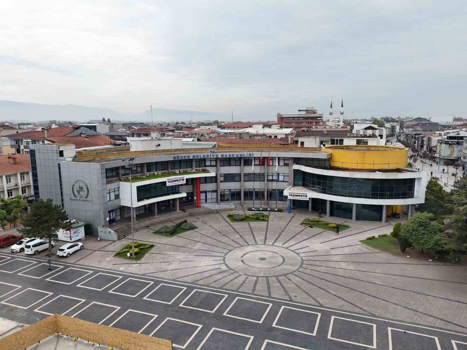 Başkan Özlü, "Cedidiye Kent Meydan projesinde kamu zararı değil, kamu yararı var"