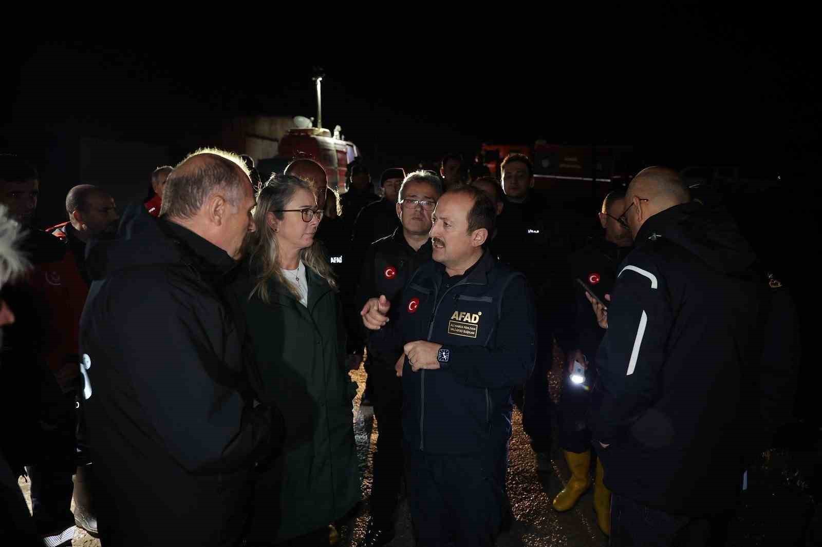 AFAD Başkanı selden etkilenen İzmir&rsquo;de
