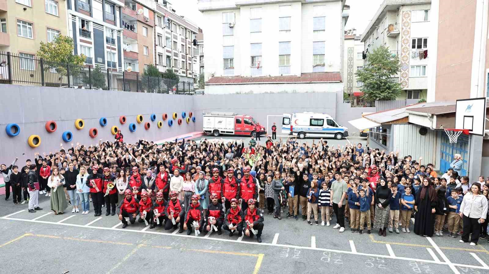 Sultangazi’de ortaokul ve lise öğrencilerine afet farkındalık eğitimi
