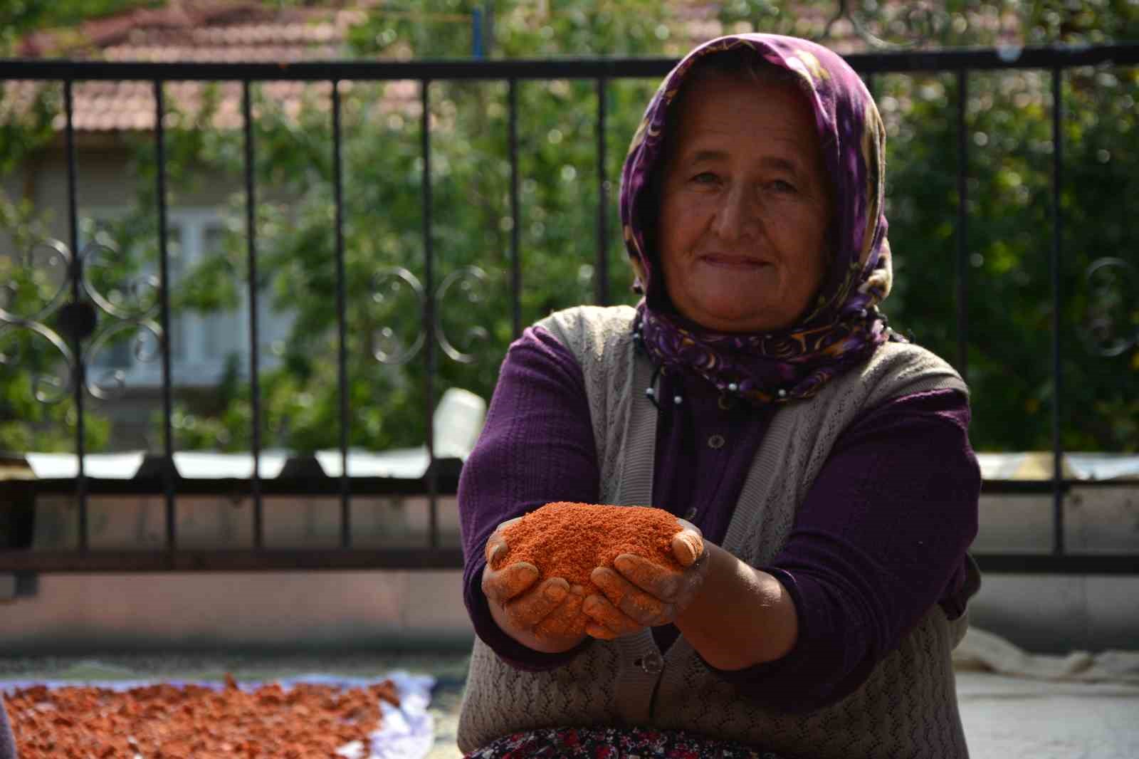 Demirci’nin 16 çeşitli tarhanası kışa hazırlanıyor
