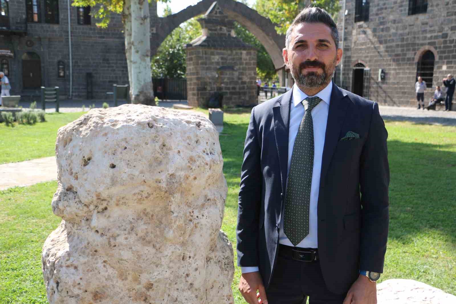 Tarihteki ilk kral Sargon’un iki heykeli Diyarbakır Müzesi’nde ziyarete açıldı
