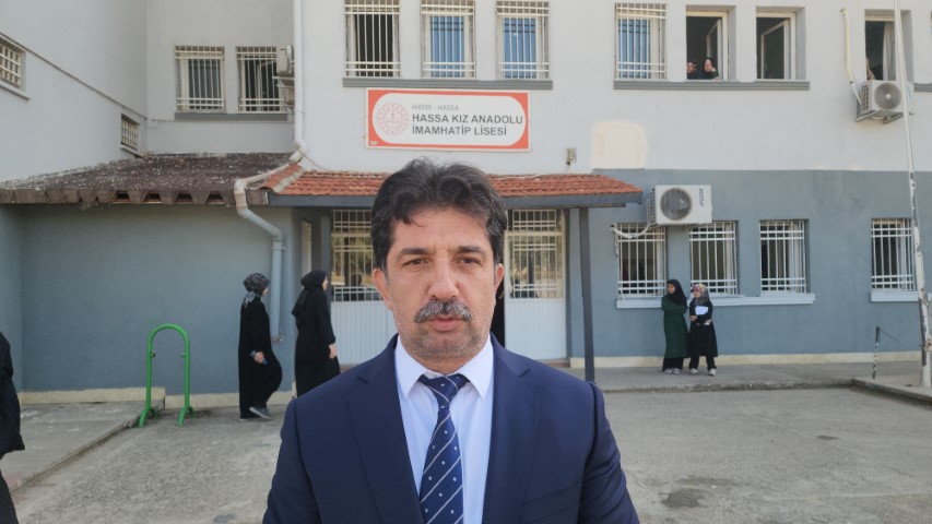 Emeğinin karşılığını alarak hafız olan kız, babasına müjdeli haberi gözyaşları içerisinde verdi