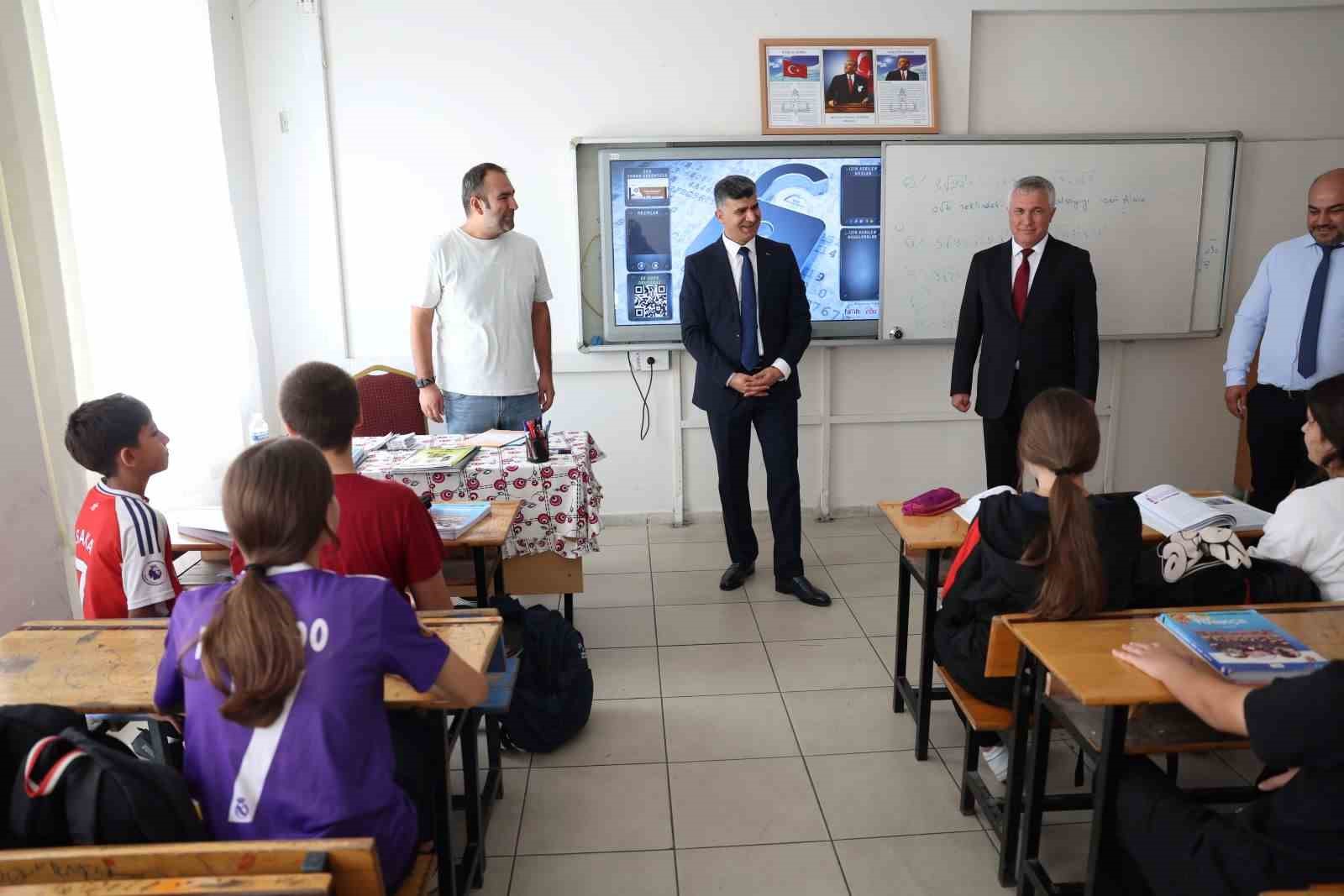 Başkan Vekili Şener, ‘CodeWeek Kodlama Şenliği’nde öğrencilerle buluştu
