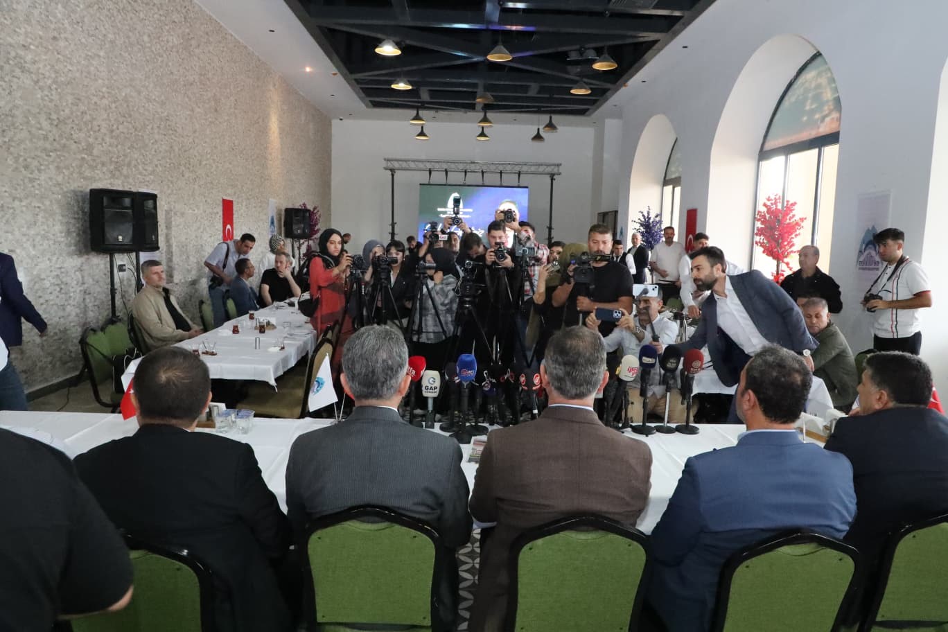 Eyyübiye Belediye Başkanı Mehmet Kuş yeni projeleri basına tanıttı
