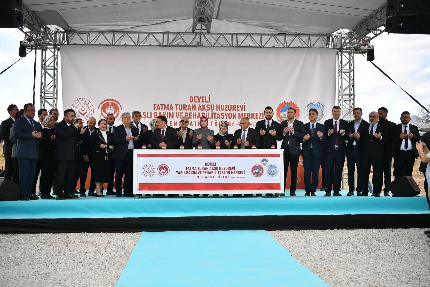 Bakan Göktaş: "Toplumun kökleri, büyüklerine gösterdiği hürmetle güçlenir"
