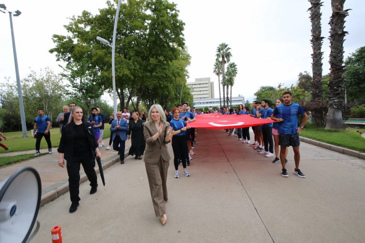 Akdeniz Üniversitesi, Cumhuriyet için koştu
