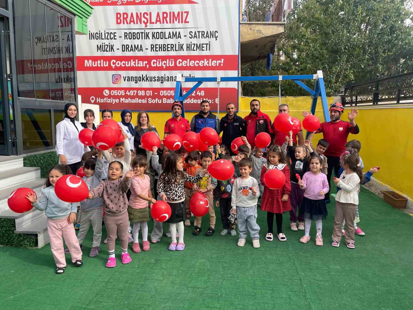 Van’da minik öğrencilere afet bilinci aşılandı
