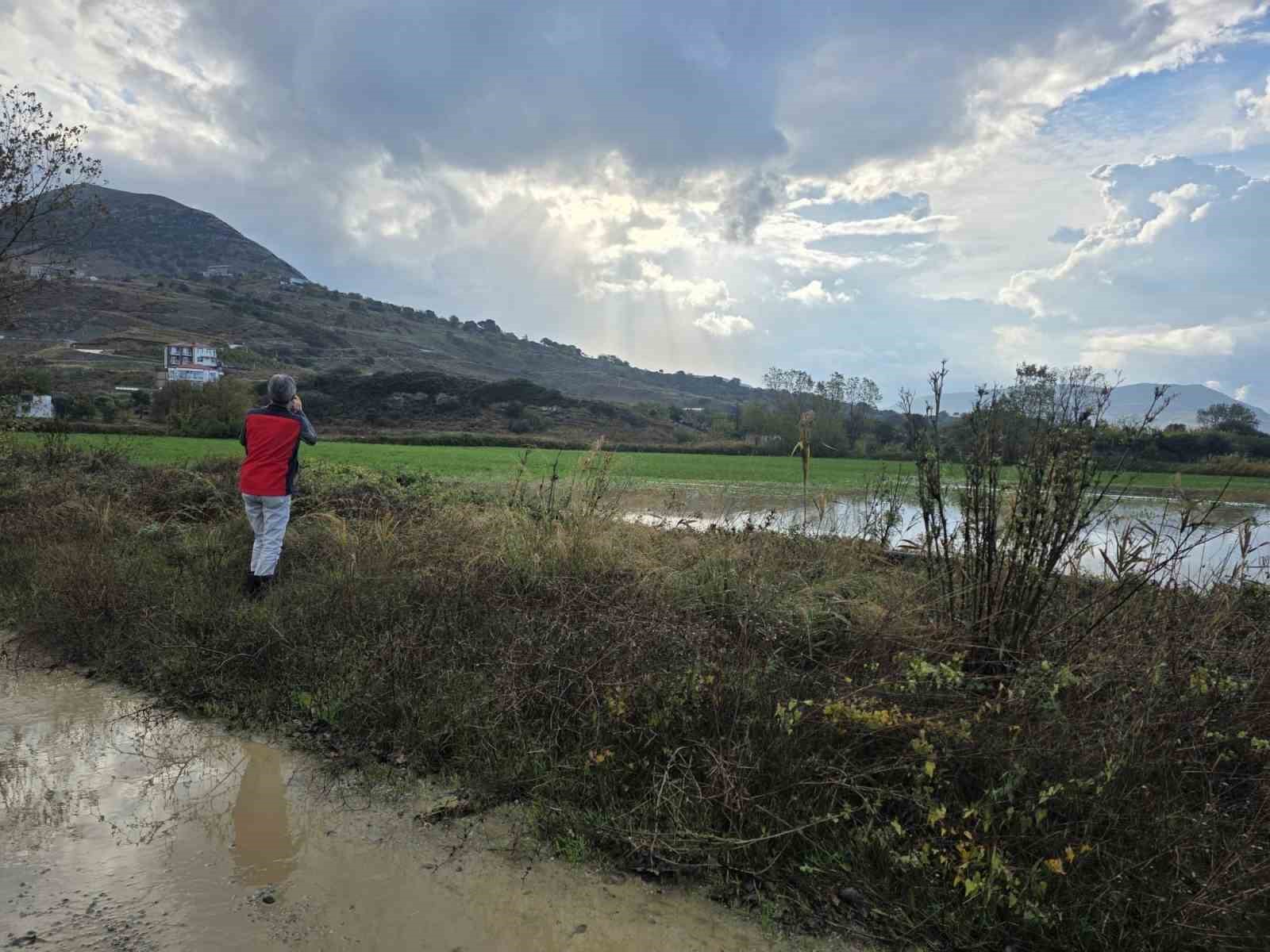 G&ouml;k&ccedil;eada&rsquo;da zarar g&ouml;ren ekili ve dikili alanlarda hasar tespit &ccedil;alışmaları devam ediyor
