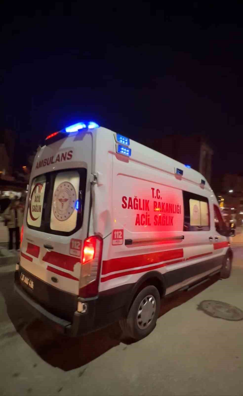 Y&uuml;ksekova&rsquo;da bı&ccedil;aklı kavga: 1 yaralı
