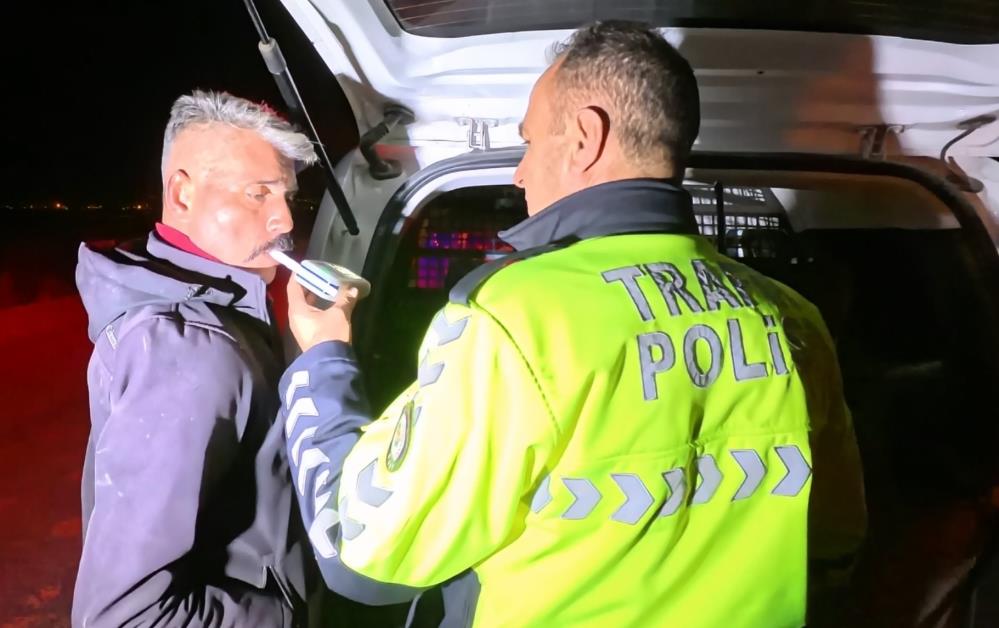 Alkollü sürücü gazeteciyi 