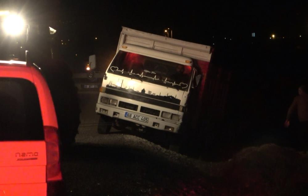 Alkollü sürücü gazeteciyi 